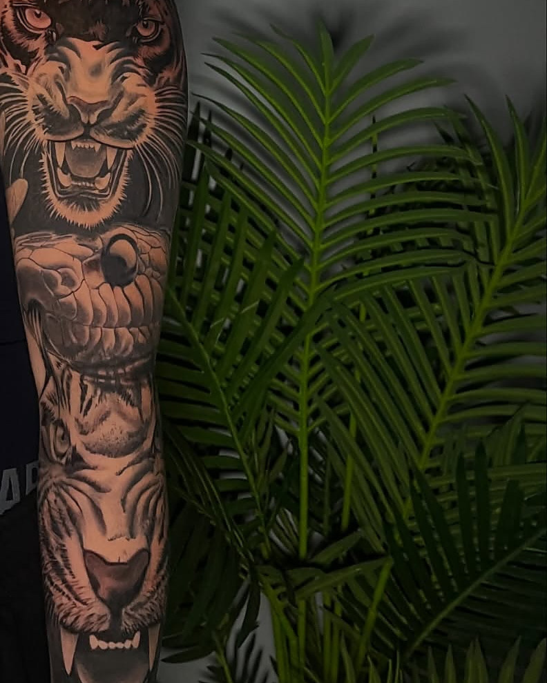 A full black and grey sleeve, by Owen Lewis